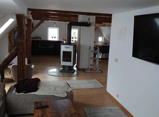 Historisches Aschberg Haisl Klingenthal, Terrasse, Grosser Garten 6 2 Personen بيت للعطل كلينغنتال